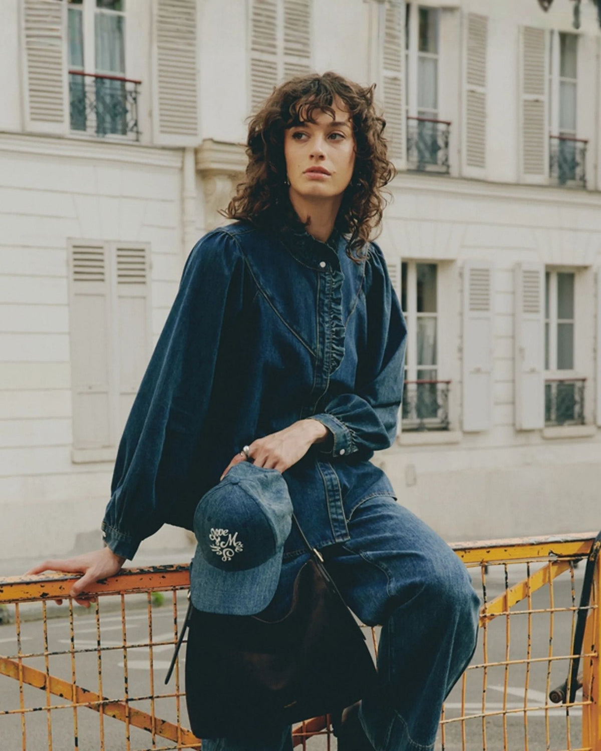 Une pièce Suncoo portée, chemise en denim