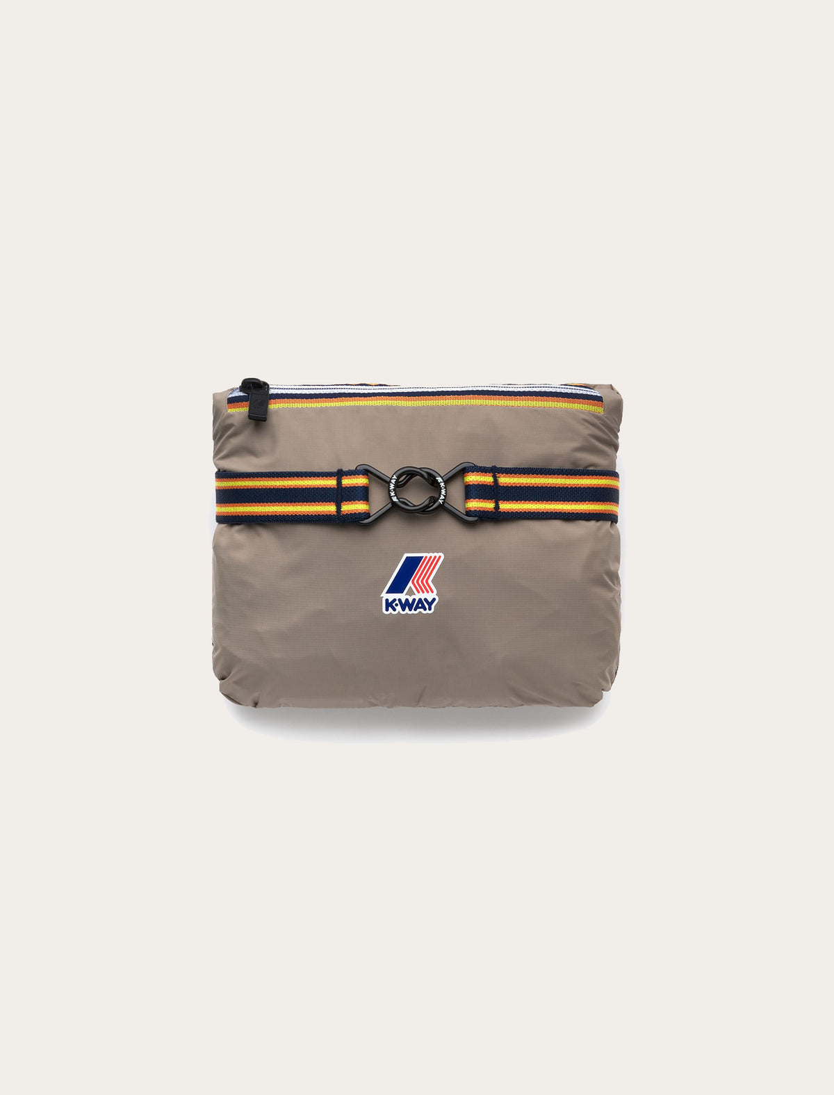 K-Way Le Vrai 4.0 Claude beige — veste pliée dans sa pochette de rangement intégrée