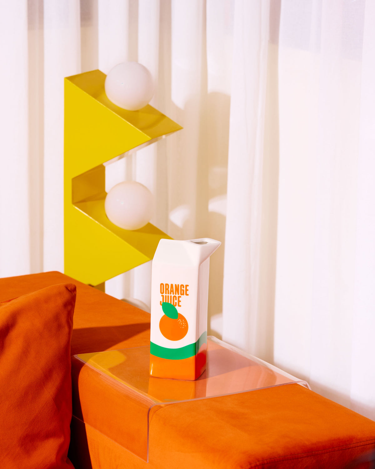 Fluid Market vase Orange Juice en situation