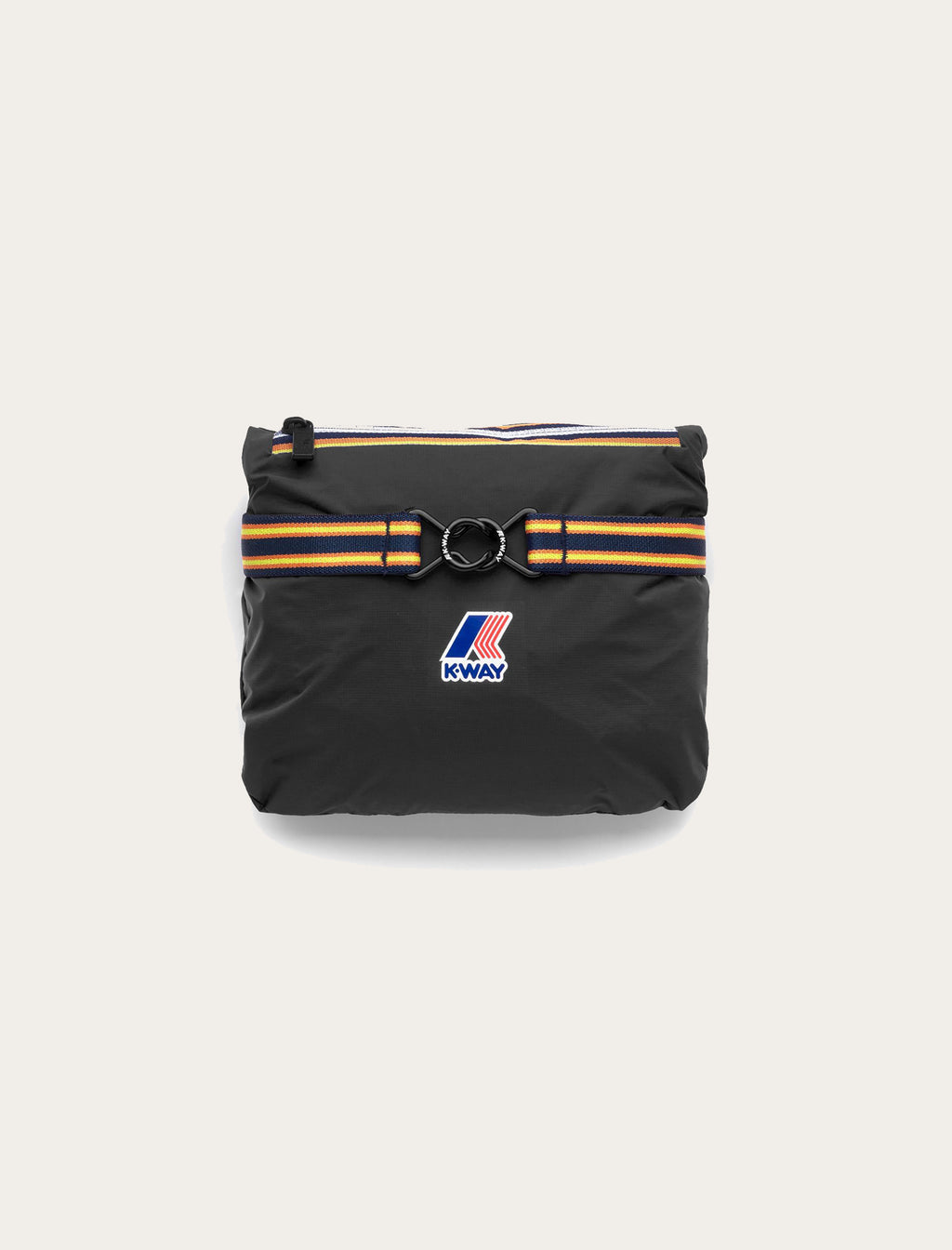 K-Way Le Vrai 4.0 Claude noir — veste pliée dans sa pochette de rangement intégrée