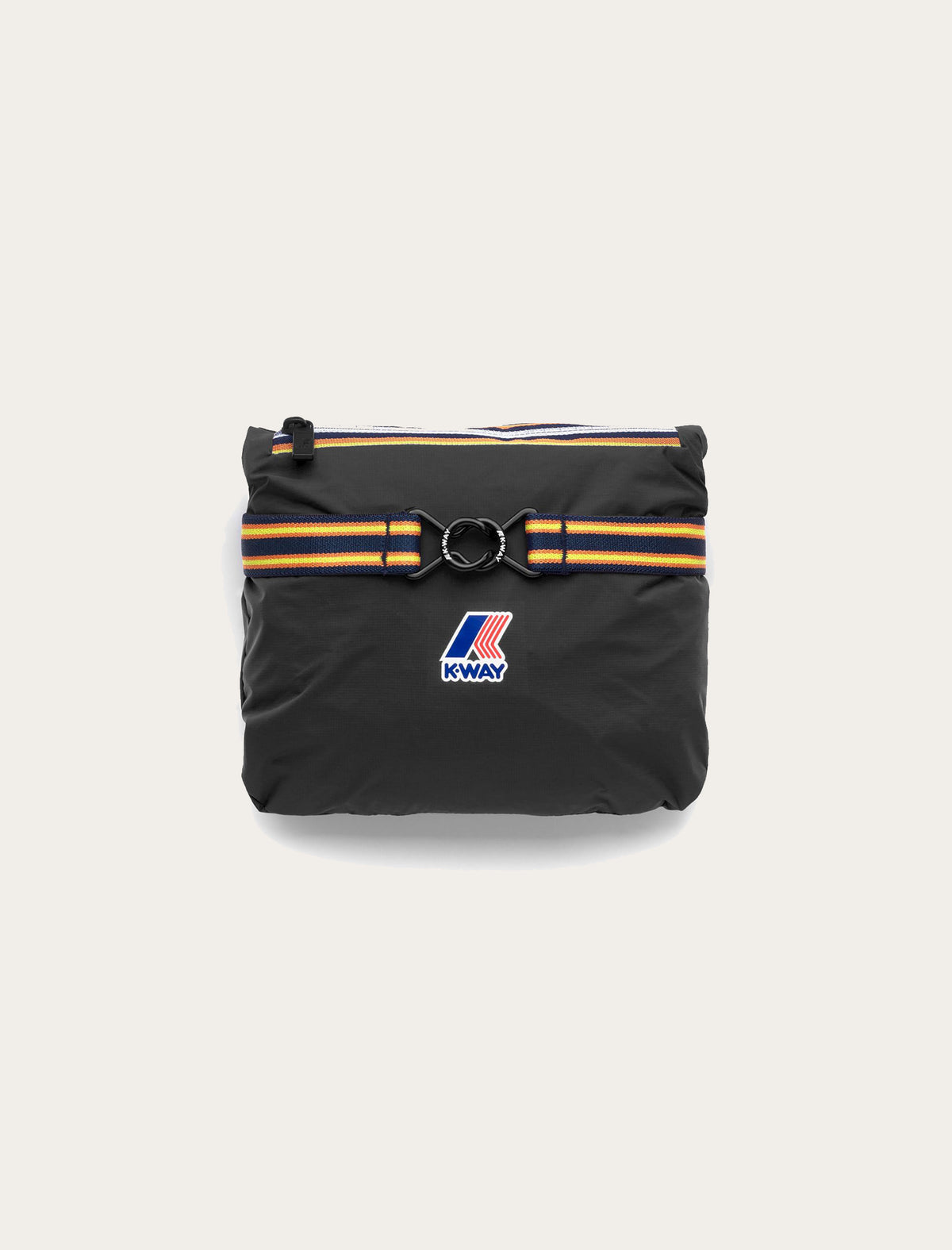K-Way Le Vrai 4.0 Claude noir — veste pliée dans sa pochette de rangement intégrée