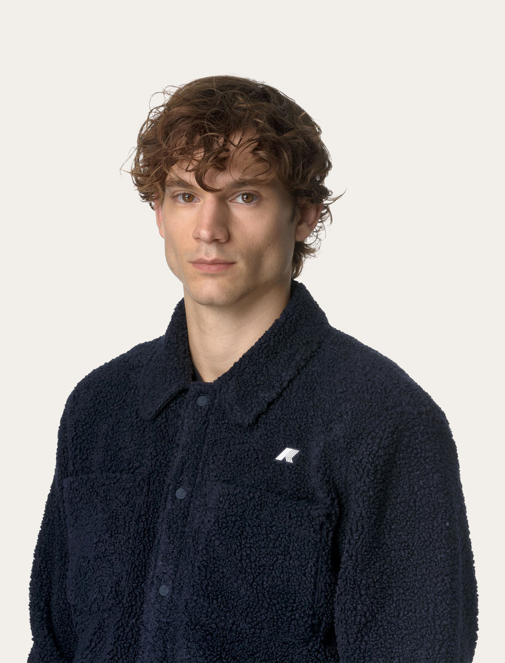 K-Way Cameron Sherpa Polar marine — texture bouclette, col chemise et logo brodé poitrine portés